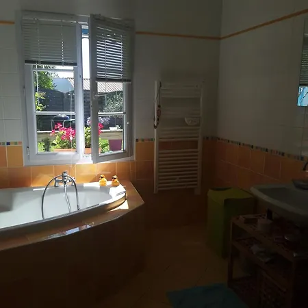 Casa de Férias Maison Avec Piscine Privée, Près De La Plage, à - Fr-1-336-157 *