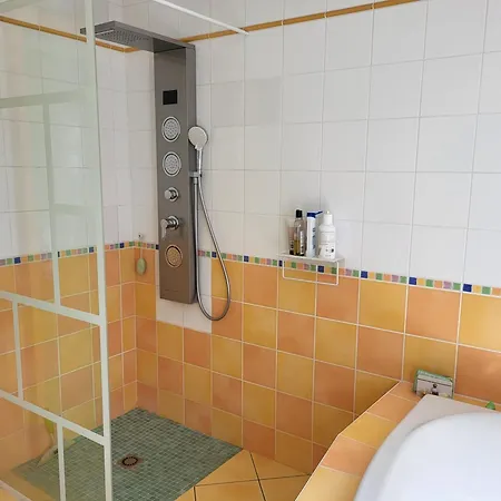 Casa de Férias Maison Avec Piscine Privée, Près De La Plage, à - Fr-1-336-157 Longeville-sur-Mer